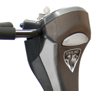 Visítelo siempre en su scooter Sapphire 2 con luces LED.